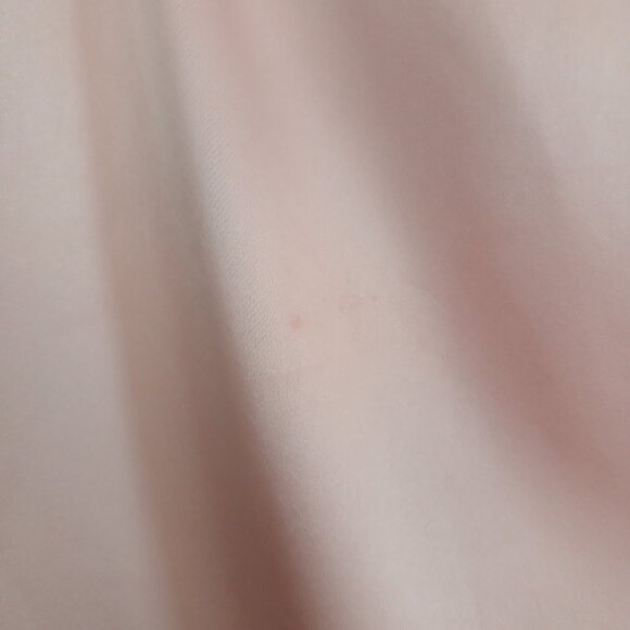 ST. JOHN Champagne Satin V Neck Pleated Flowy Sleeveless Top Blouse - Picture 4 of 7